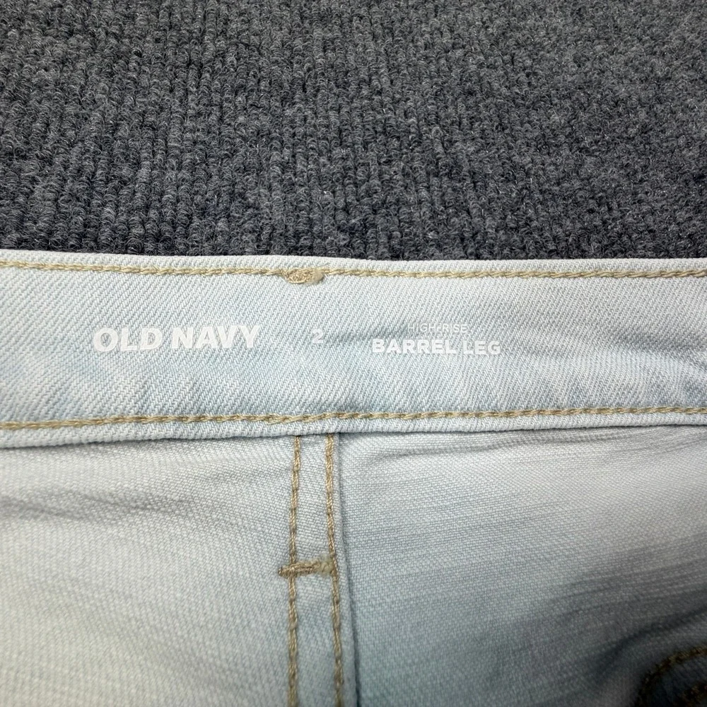 Old Navy High Rise Baggy Barrel Leg Jeans Womens 2 Light‎ Wash Blue Seam Detail